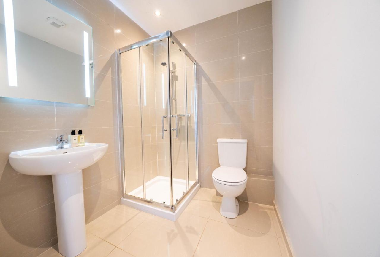 Three Bed Apartment Sleeps 5 In Botanic Belfast Eksteriør billede